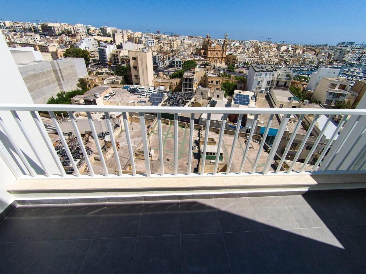F12 Room 1, Private Room Two Single Beds Shared Bathroom In Shared Flat Msida Kültér fotó