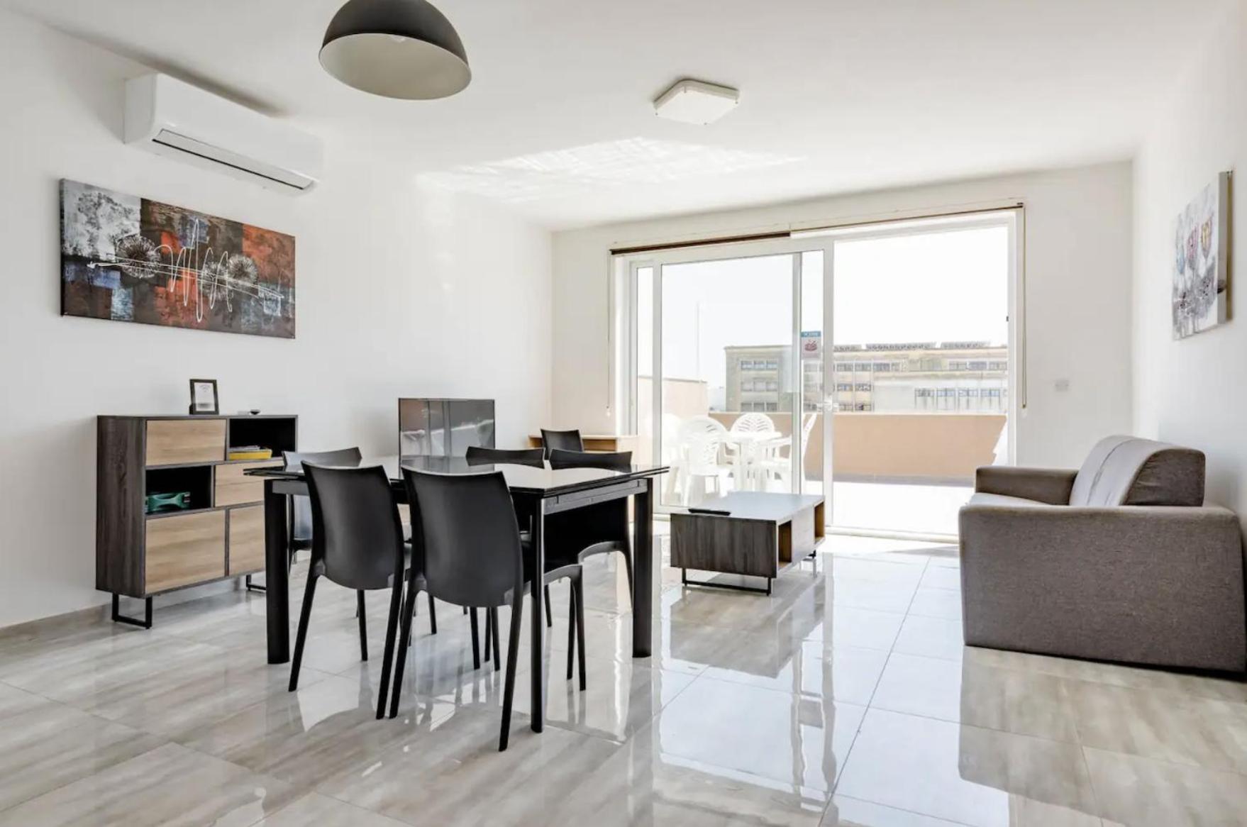 F12 Room 1, Private Room Two Single Beds Shared Bathroom In Shared Flat Msida Kültér fotó