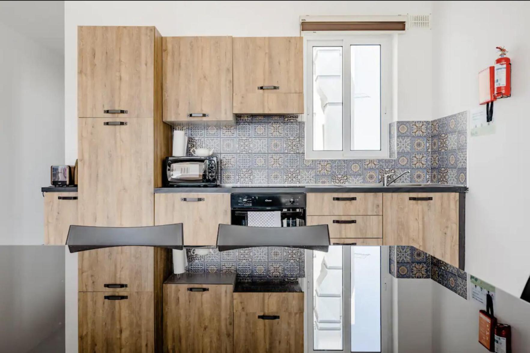 F12 Room 1, Private Room Two Single Beds Shared Bathroom In Shared Flat Msida Kültér fotó
