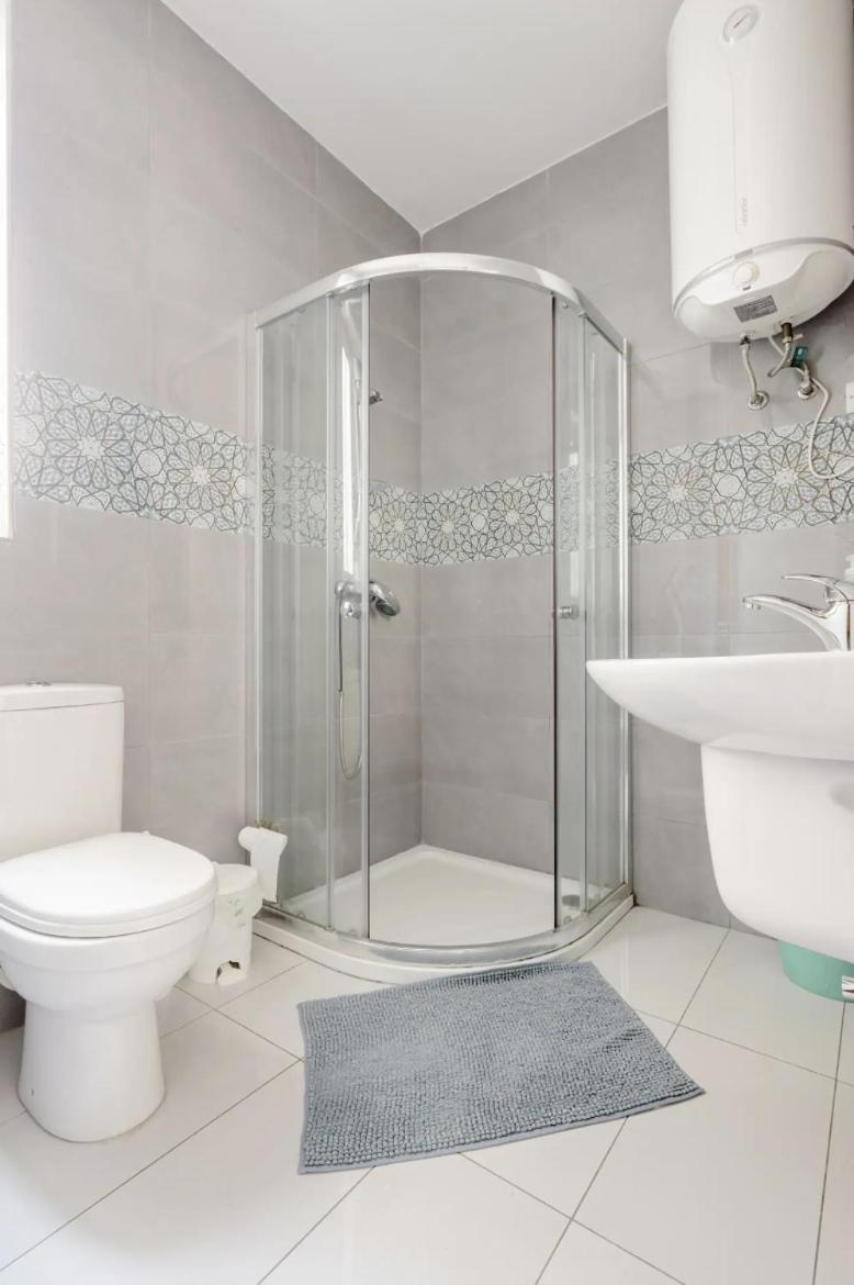 F12 Room 1, Private Room Two Single Beds Shared Bathroom In Shared Flat Msida Kültér fotó
