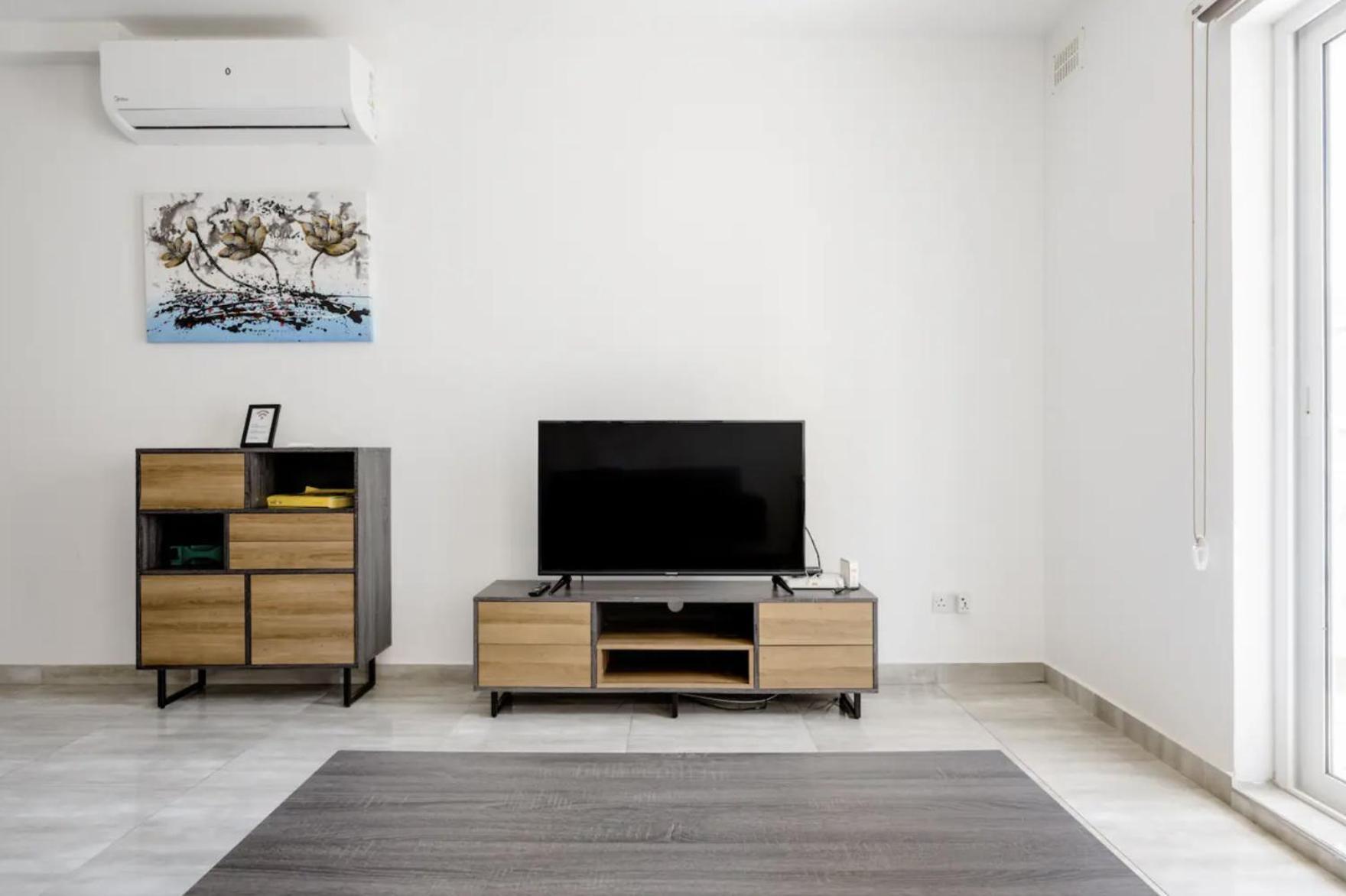 F12 Room 1, Private Room Two Single Beds Shared Bathroom In Shared Flat Msida Kültér fotó